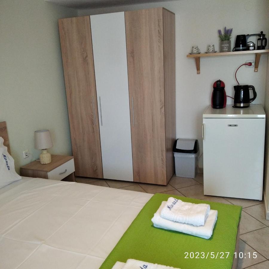 Miranda Studios Paliouri Bagian luar foto