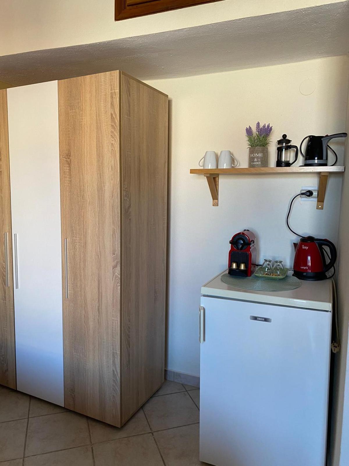 Miranda Studios Paliouri Bagian luar foto